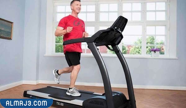 هل المشي على السير ينحف الأفخاذ