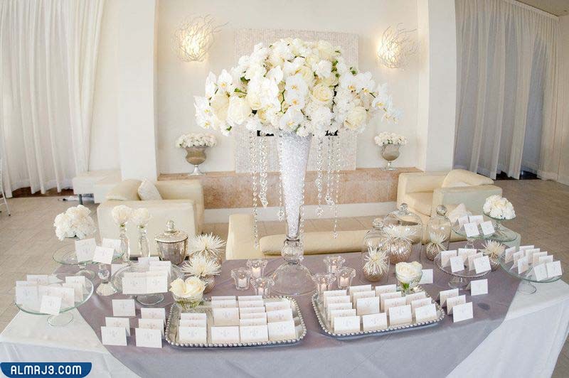 تنسيق الطاولات المربعة أو المستديرة