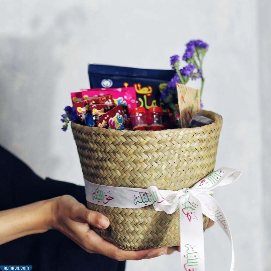 صور توزيعات هدايا عيد قرقيعان