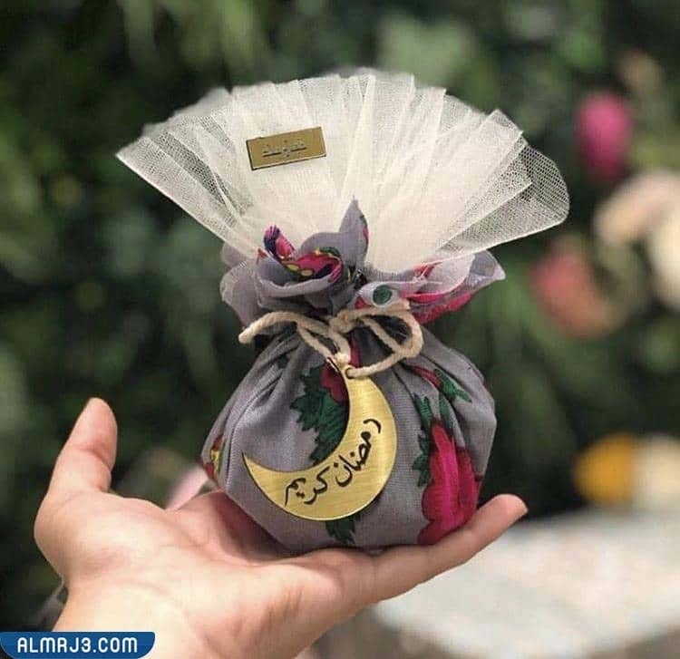 صور توزيعات هدايا عيد قرقيعان