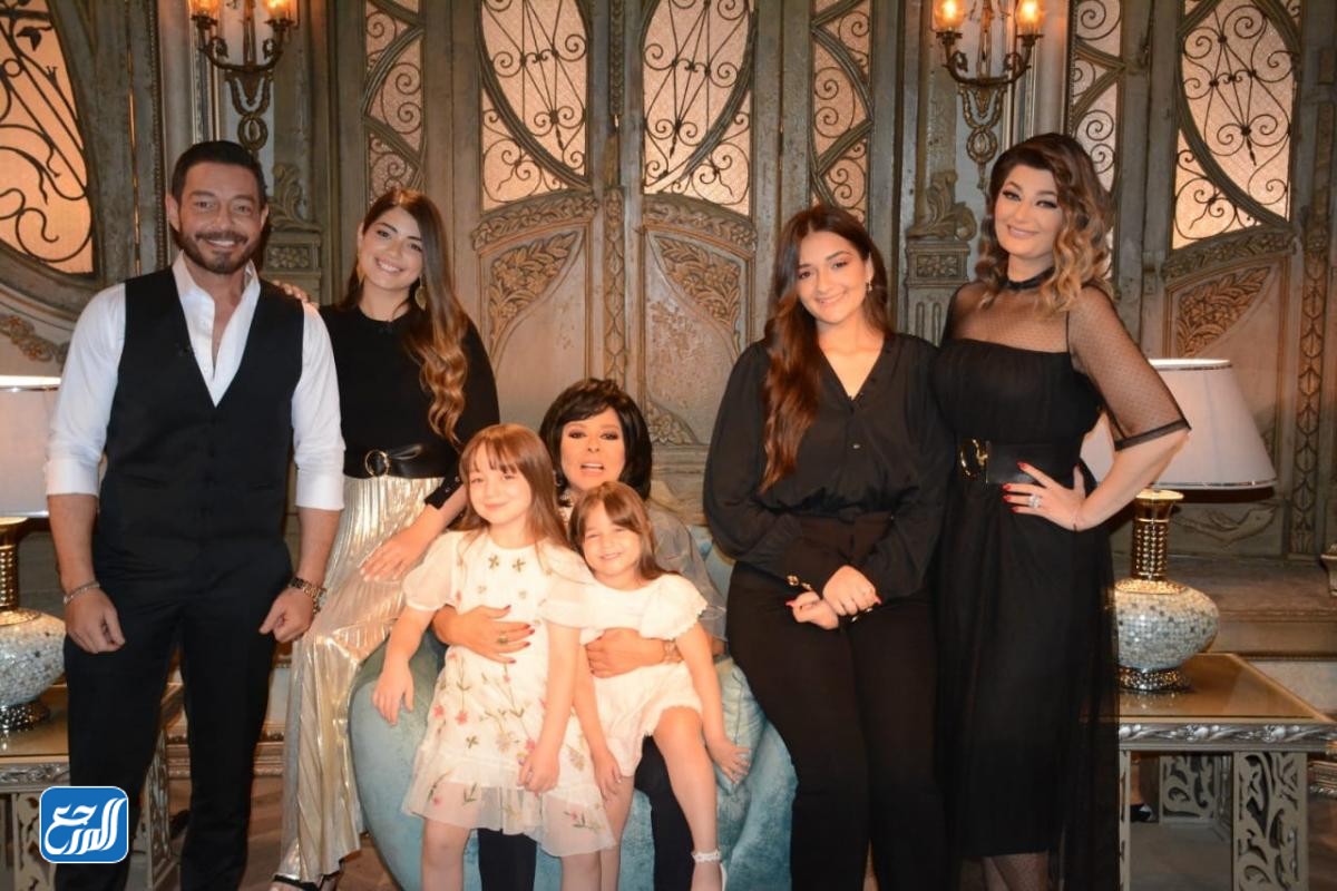 صور زوجة احمد زاهر وبناته