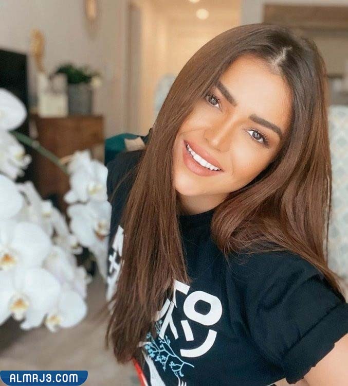 لين أبو شعر بدون مكياج