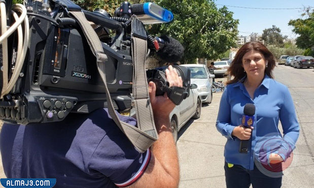 شيرين أبو عاقلة بالحجاب بالصور