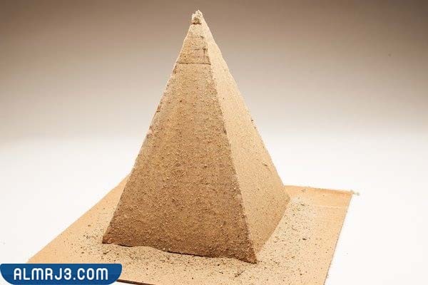 كيفية صنع هرم بالكرتون
