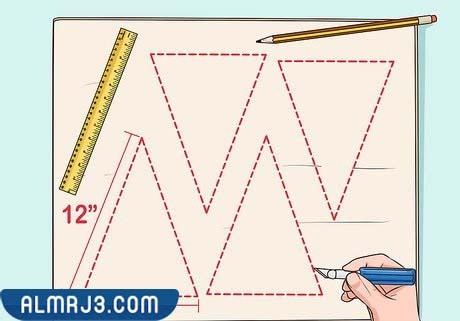 كيفية صنع هرم بالورق المقوى