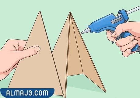 كيفية صنع هرم بالورق المقوى