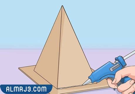 كيفية صنع هرم بالورق المقوى