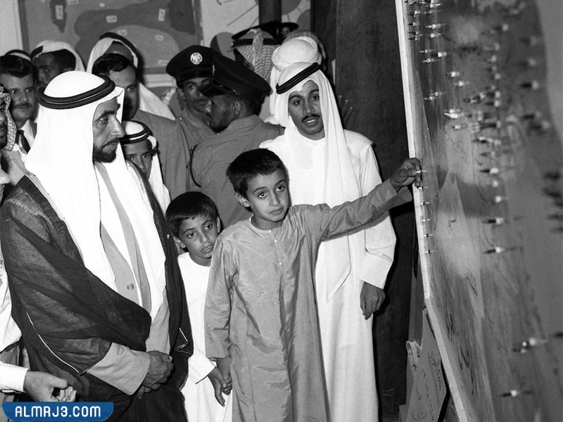 محمد بن زايد وهو صغير بالصور