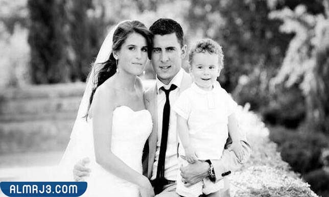 من هي زوجة هازارد