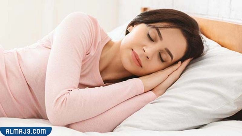 وضعيات النوم الصحيحة بعد الولادة القيصرية