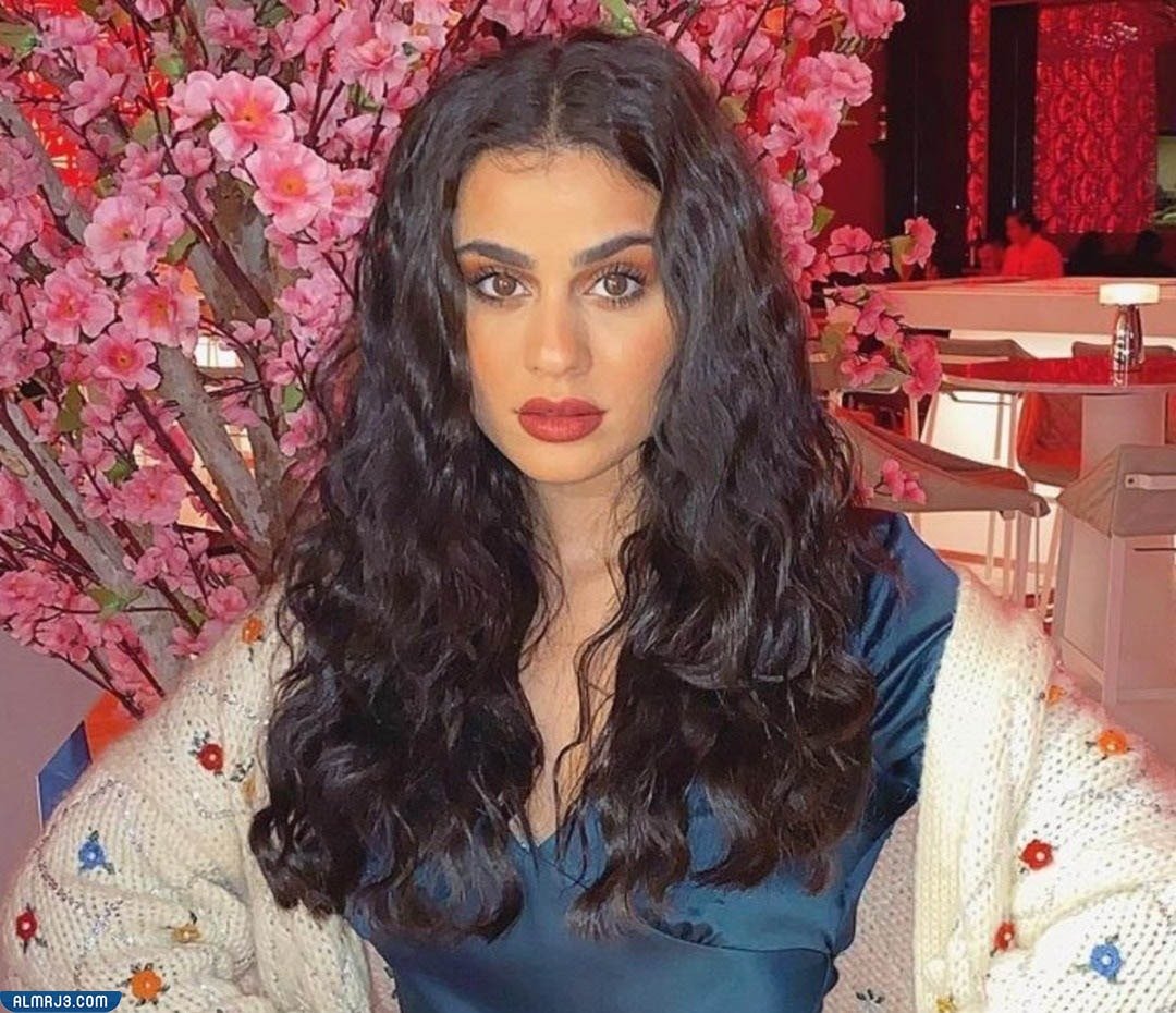 يمنى خوري كم عمرها