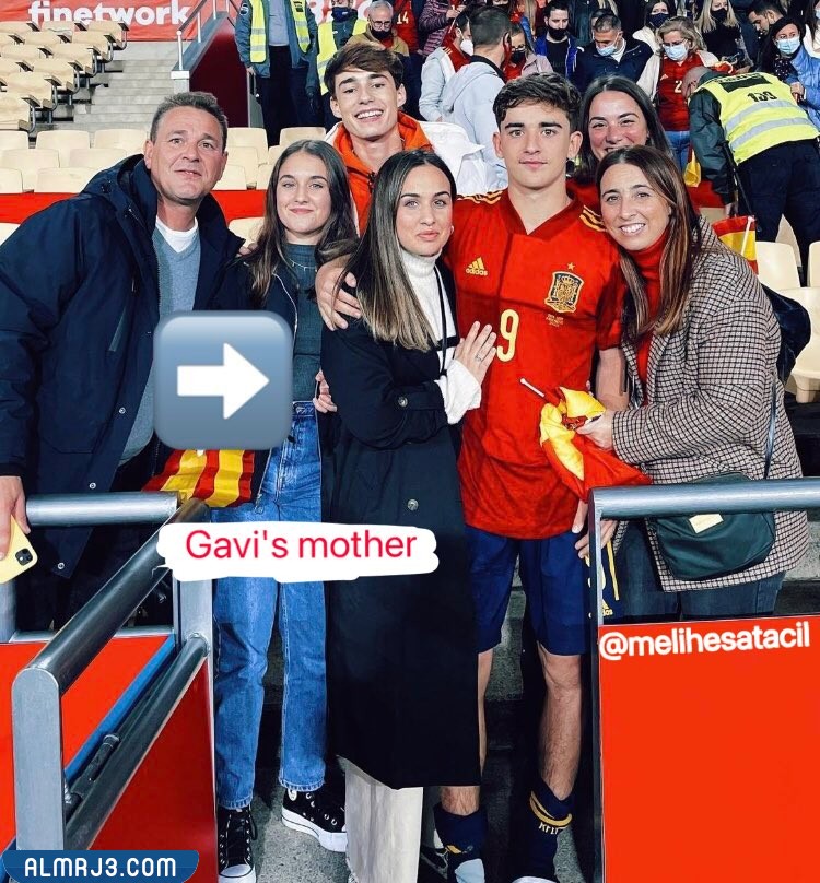 صور والدة جافي لاعب برشلونة