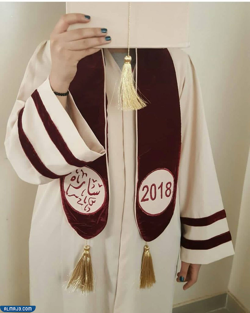 تصاميم عبايات تخرج 2022 انستقرام