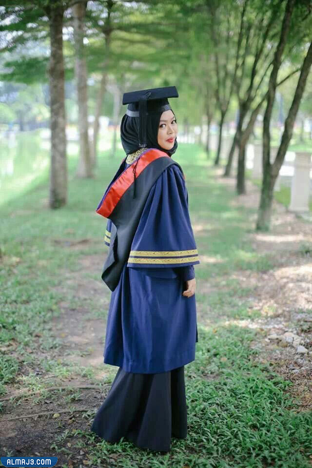 تصاميم عبايات تخرج جديدة