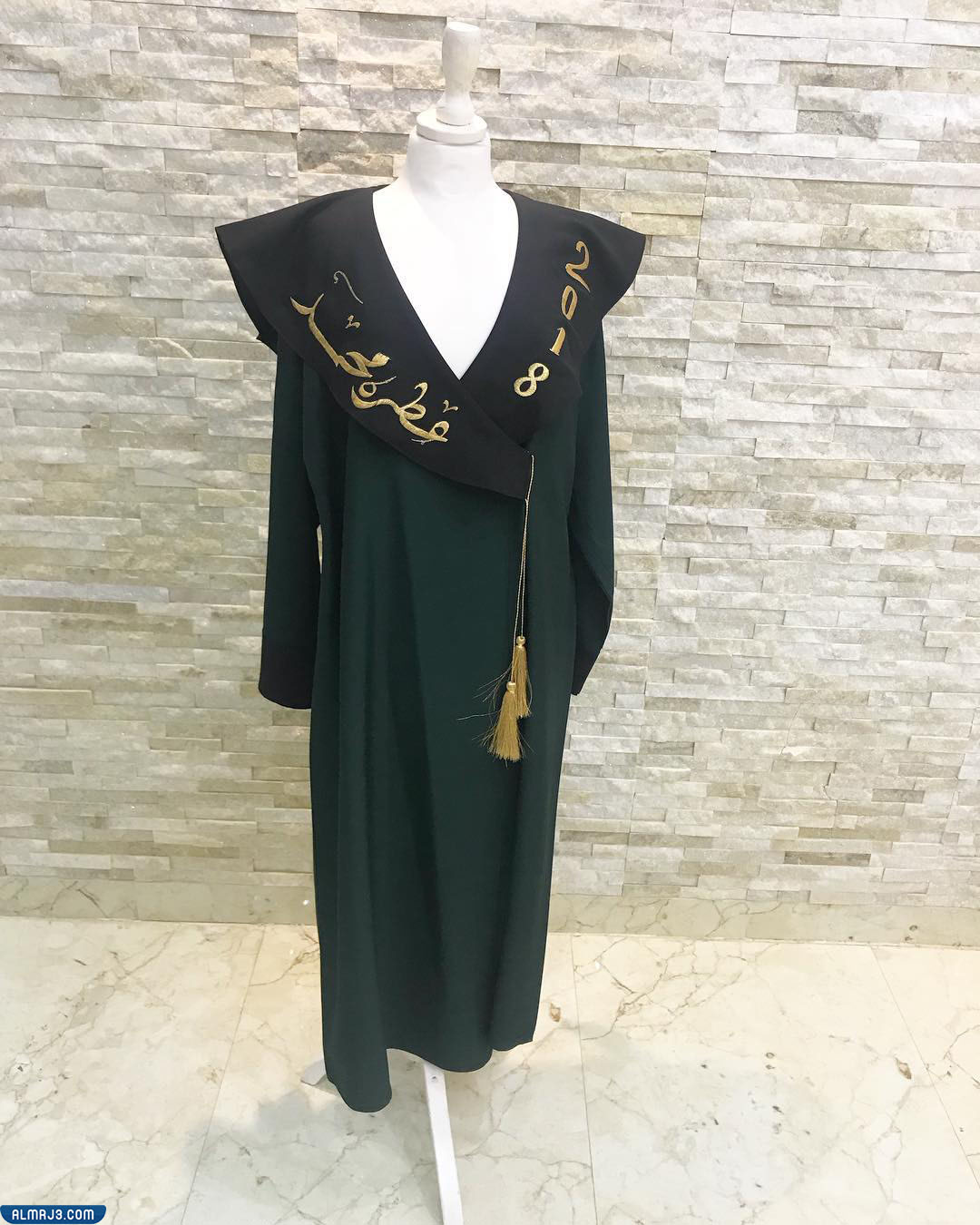 تصميمات عبايات تخرج مميزة