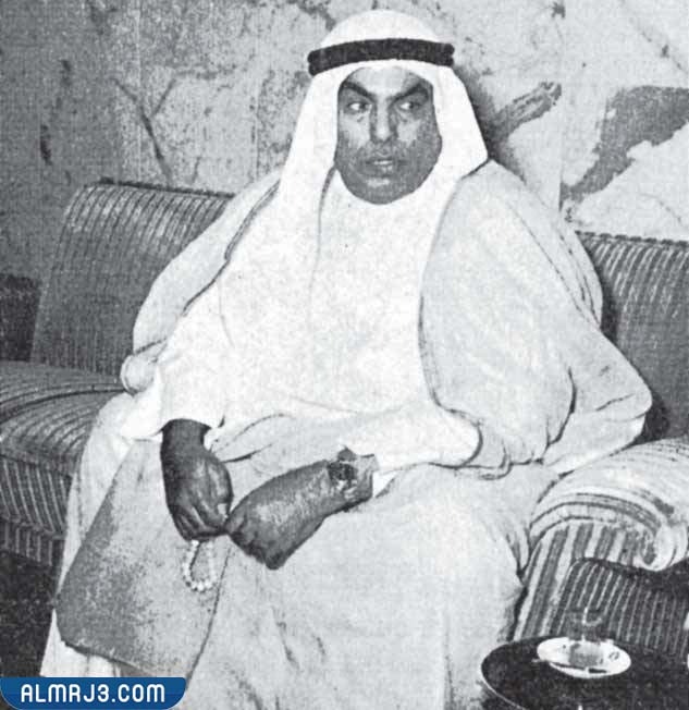 عبد اللطيف الغانم السيرة الذاتية