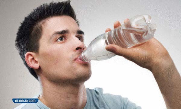 فوائد تناول لترين من الماء يوميا 