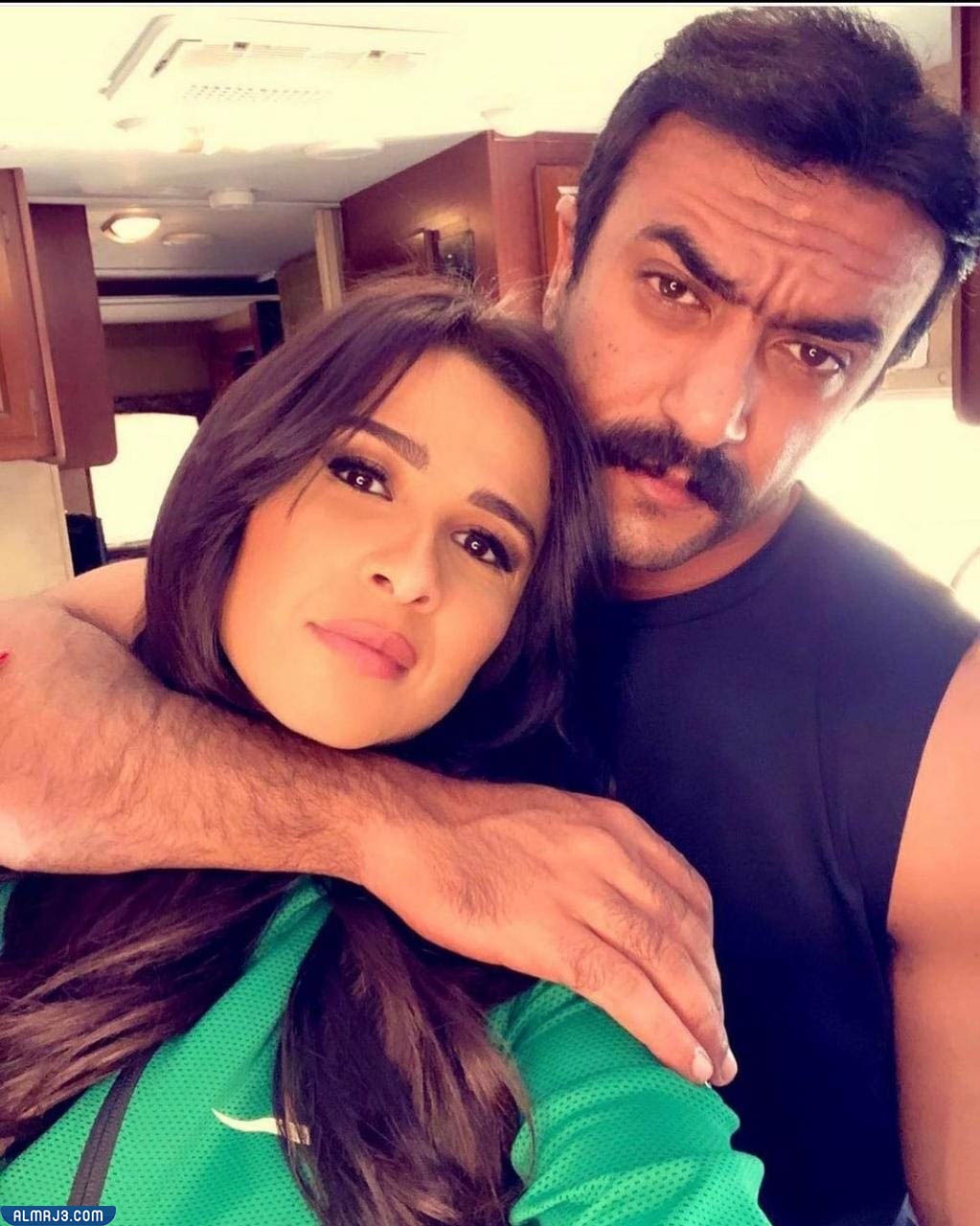 كم عمر أحمد العوضي زوج ياسمين عبد العزيز