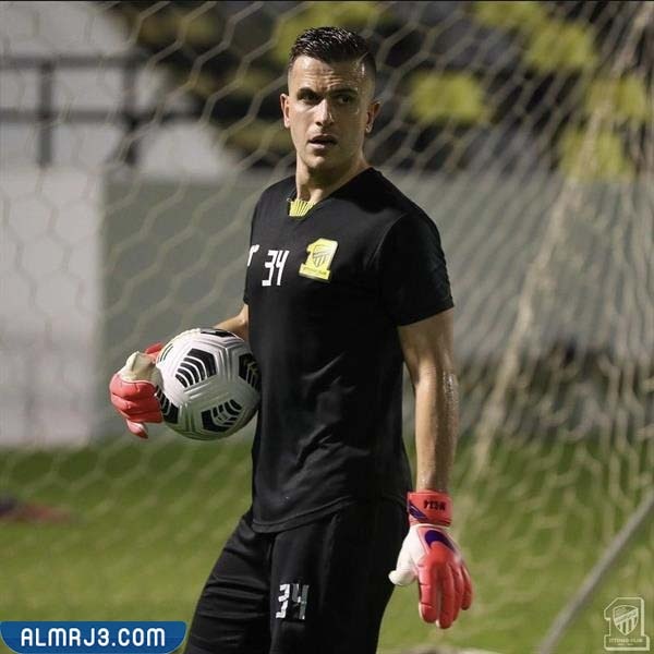 ماسليو غروهي السيرة الذاتية