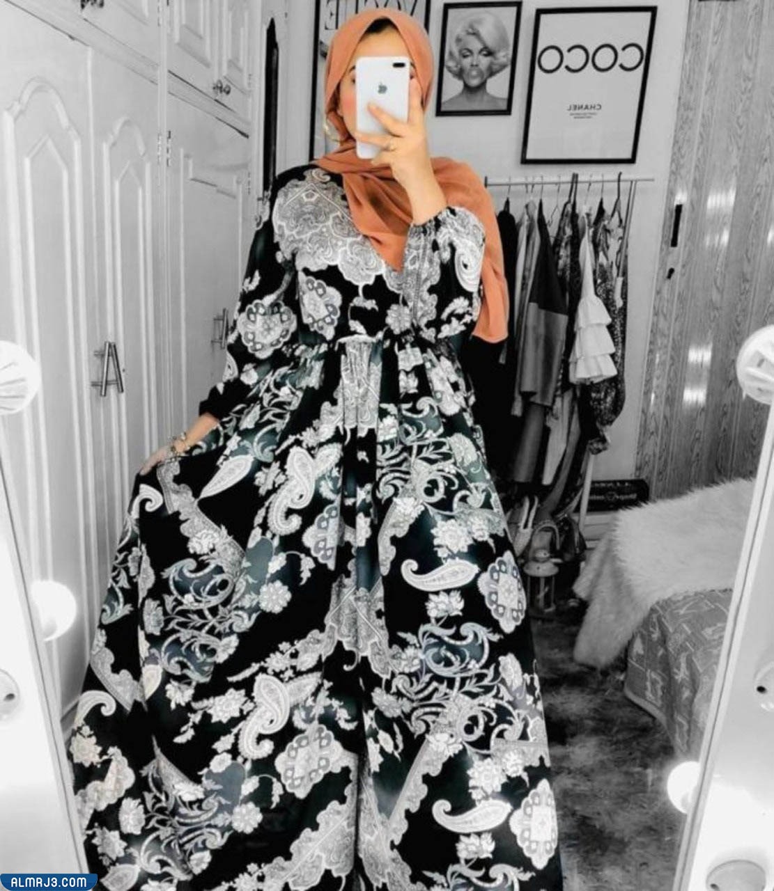 فساتين سهرة بالأبيض والأسود للمحجبات