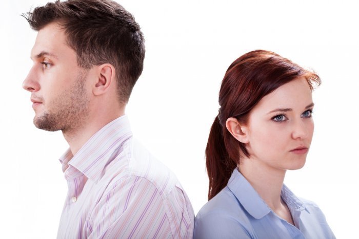 علامات الرجل المتزوج على زوجته بالسر