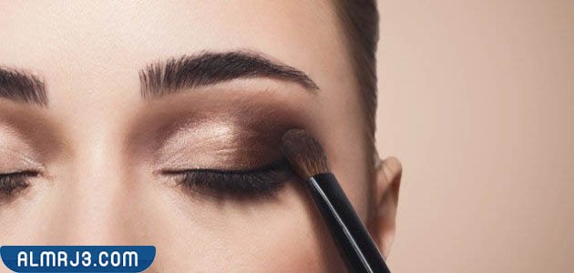 ما نوع المكياج المناسب للعين؟