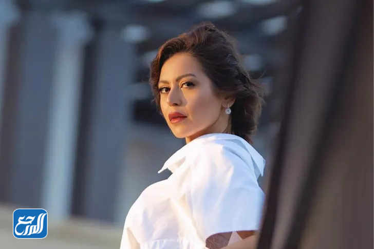 ما هي ديانة لقاء الخميسي (2)