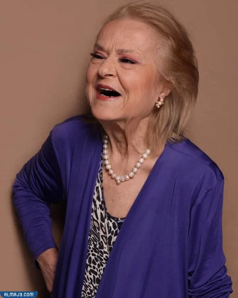 ما هو دين انطوانيت نجيب