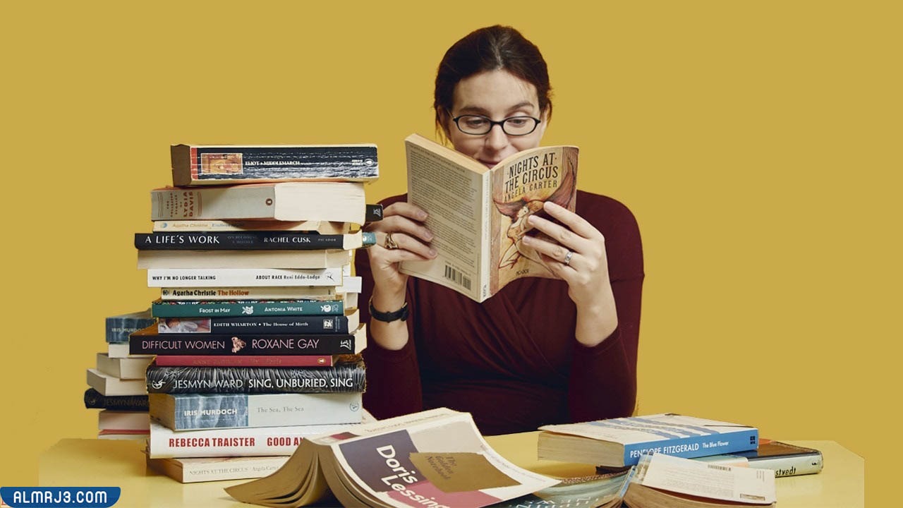 اقرأ الكتب أو المجلات