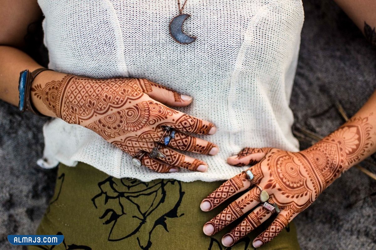أشكال رسم حنة على الكفين