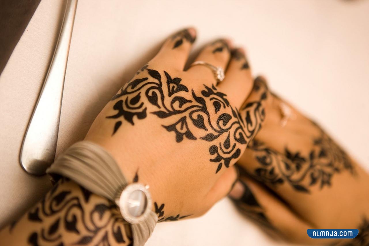 أشكال رسم حنة على الكفين