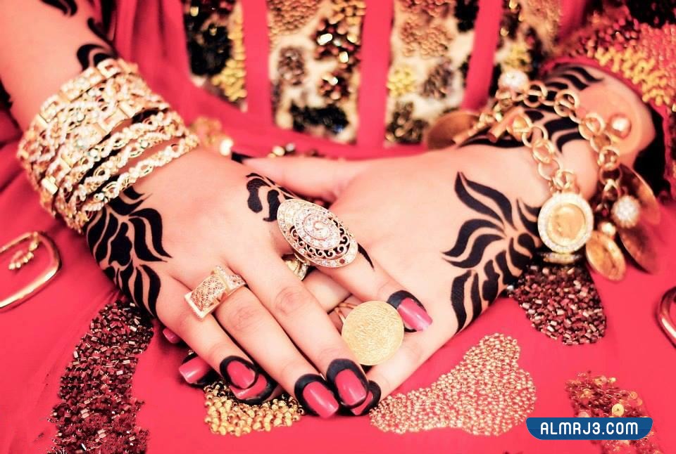 أشكال رسم حنة على الكفين