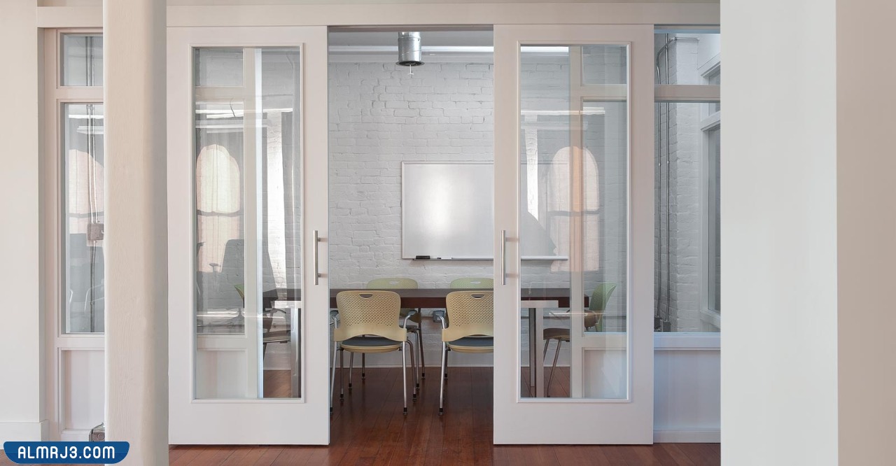 غرفة طعام مفتوحة على الصالة 