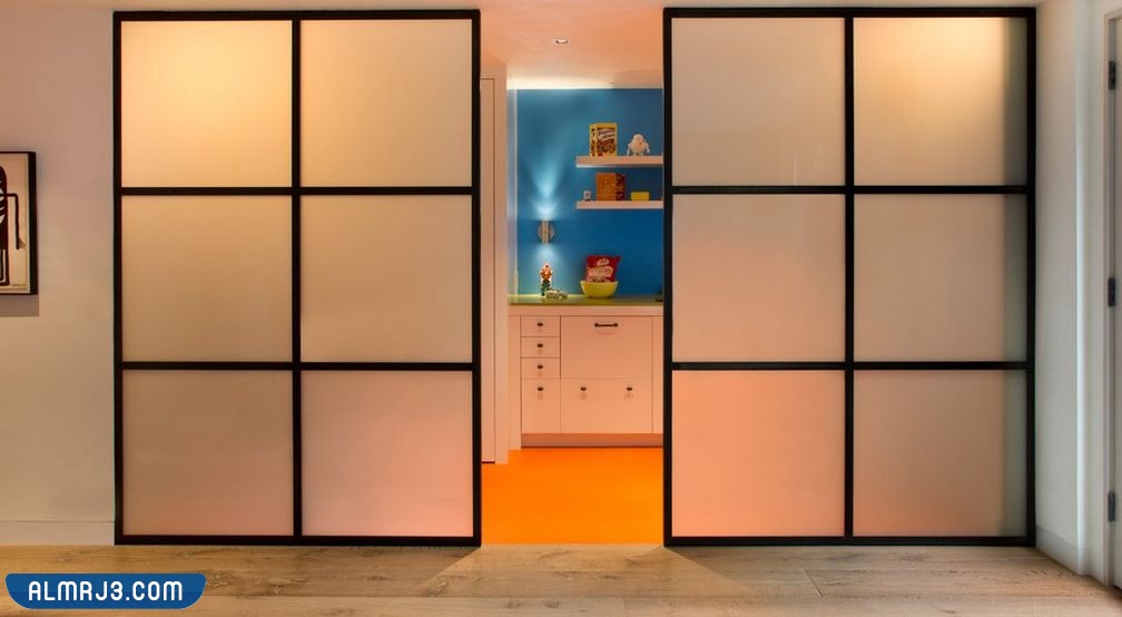 غرفة طعام مفتوحة على الصالة 