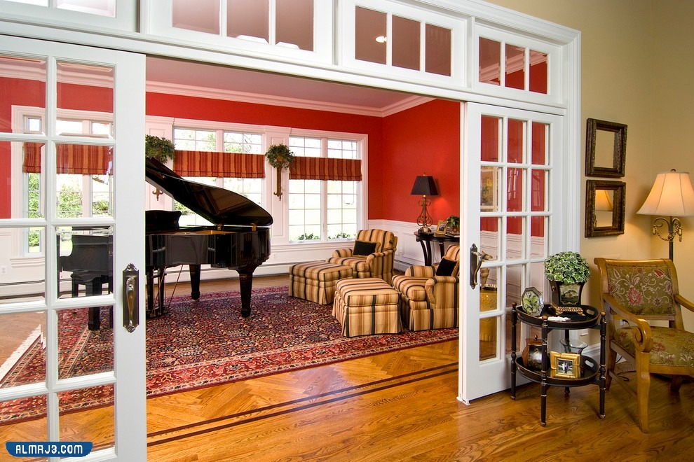 غرفة طعام مفتوحة على الصالة 