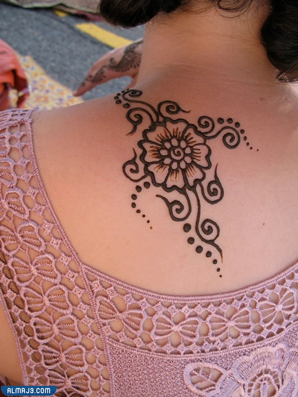 رسومات حنة على الجسم للعروسة الرقيقة