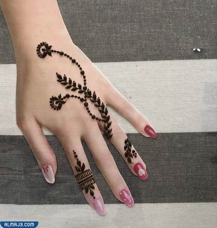 رسومات حنة على اليد رقيقة