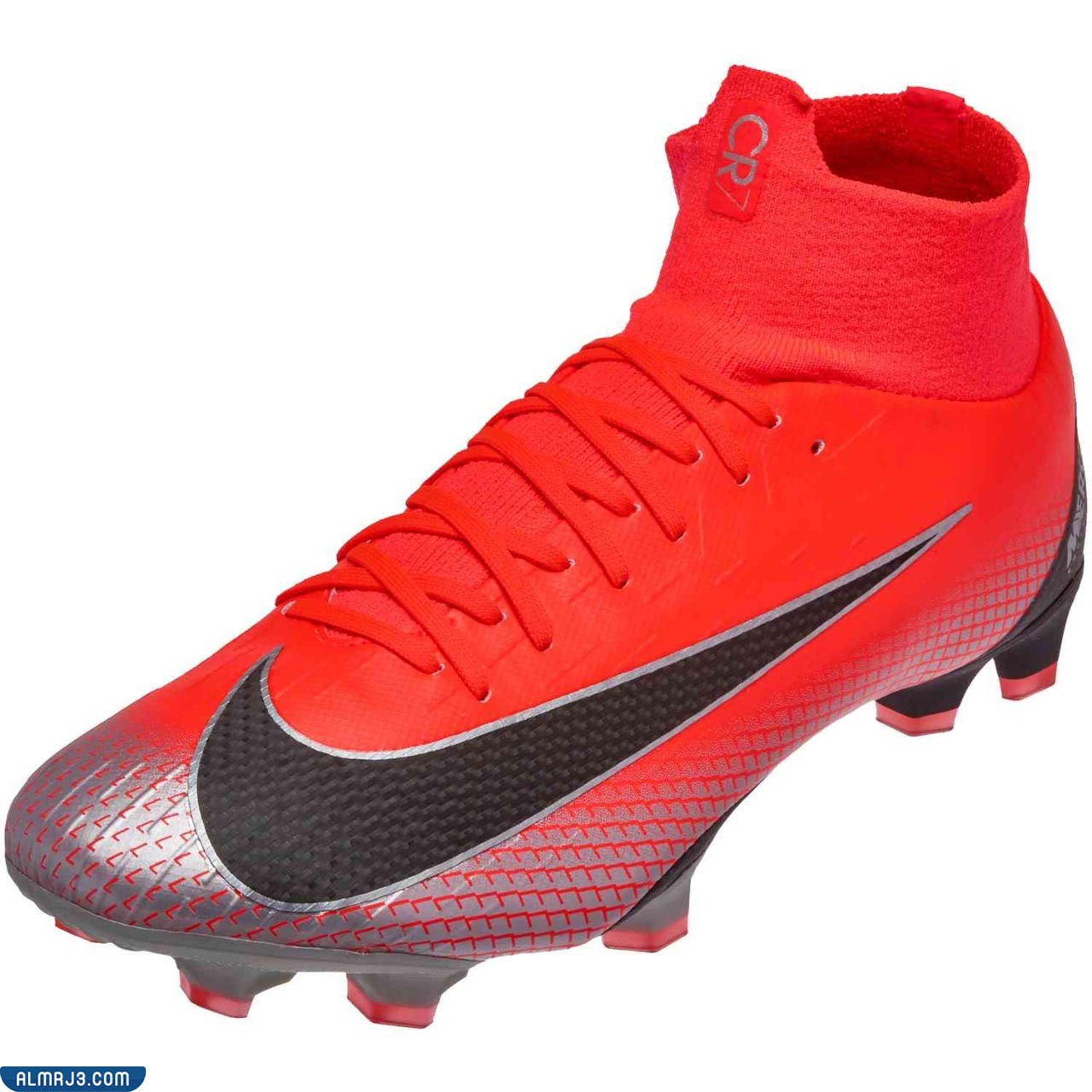 حذاء رياضي مخصص للعب الكرة