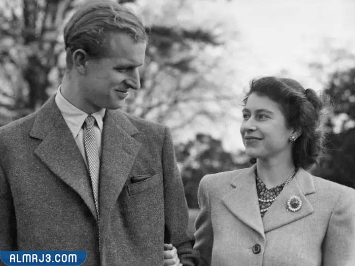 صور إليزابيث الثانية وهي صغيرة مع اسرتها