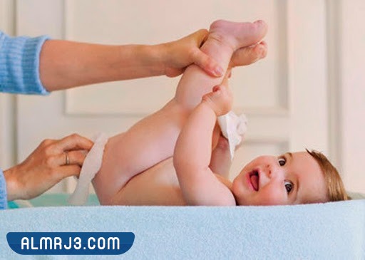 براز طفلي اخضر ورائحته كريهة عمره شهرين