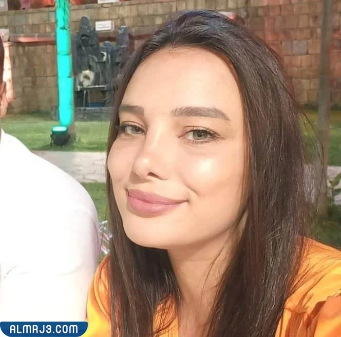 من هي سالي حافظ التي اقتحمت بنك لبنان