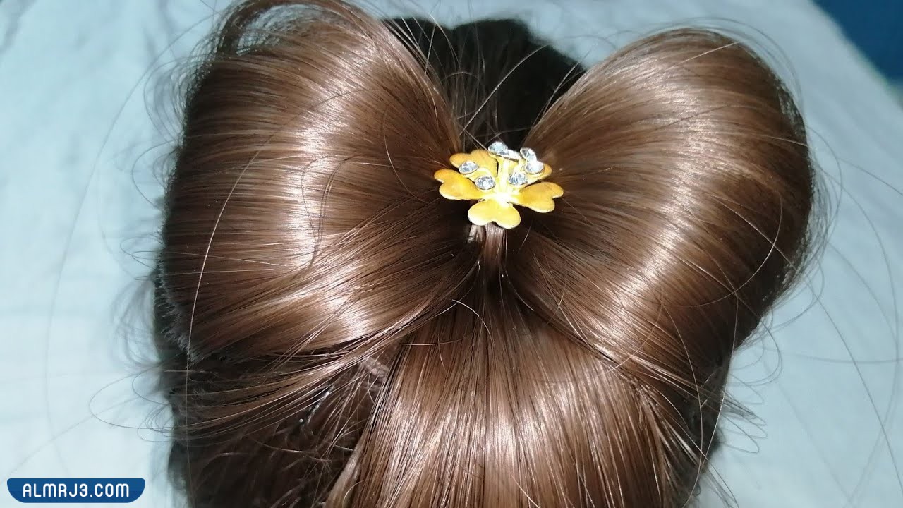 تسريحة الشعر ذات الفيونكة