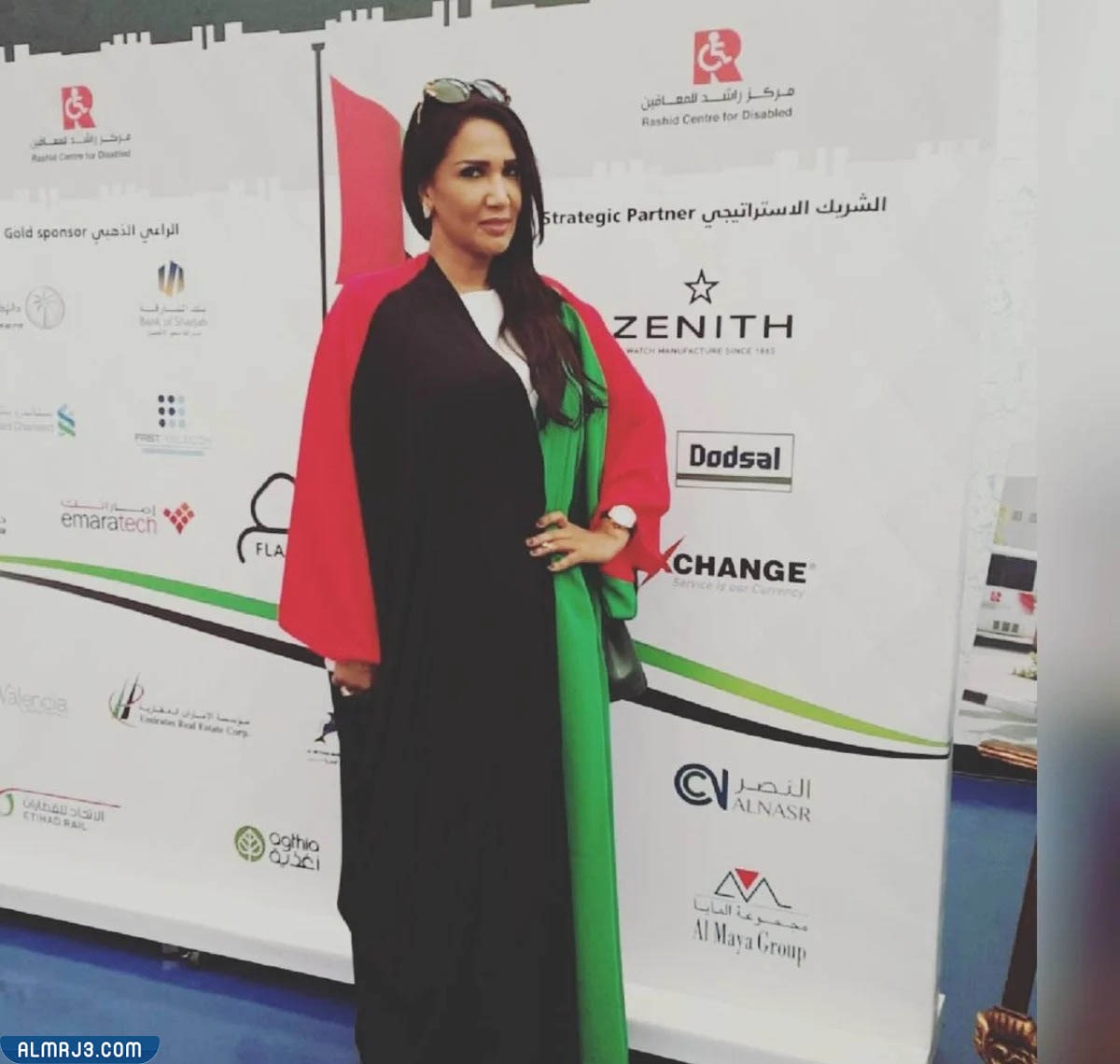 تصاميم فساتين سهرة وعباءات بألوان العلم الإماراتي بالصور