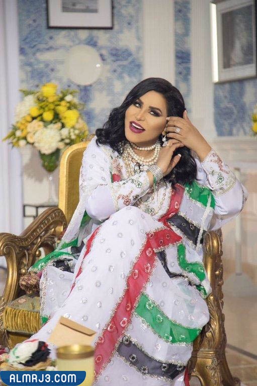 تصاميم فساتين سهرة وعباءات بألوان العلم الإماراتي بالصور