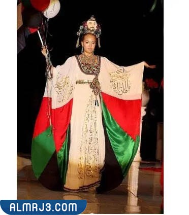 تصاميم فساتين سهرة وعباءات بألوان العلم الإماراتي بالصور