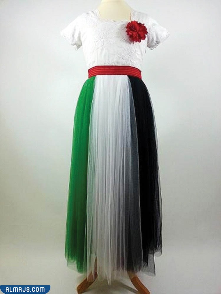 تصاميم فساتين سهرة وعباءات بألوان العلم الإماراتي بالصور