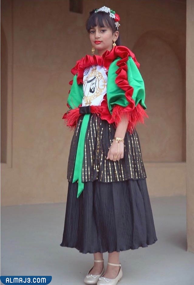 تصاميم فساتين سهرة وعباءات بألوان العلم الإماراتي بالصور