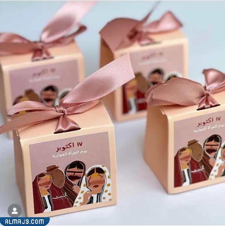 صور توزيعات ليوم المرأة العمانية