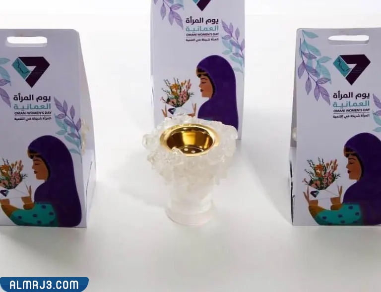 صور توزيعات ليوم المرأة العمانية