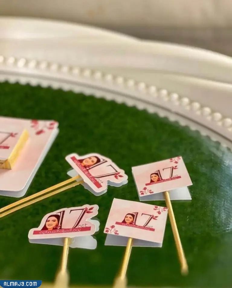 صور توزيعات ليوم المرأة العمانية